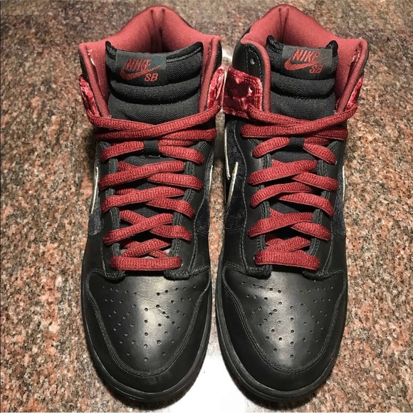 Nike Dunk High Premium SB ‘BLOODY SUNDAY’ - Picture 3 of 8